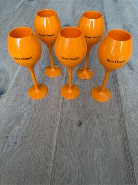 NWOT Veuve Clicquot Plastic Glasses - Set of 5